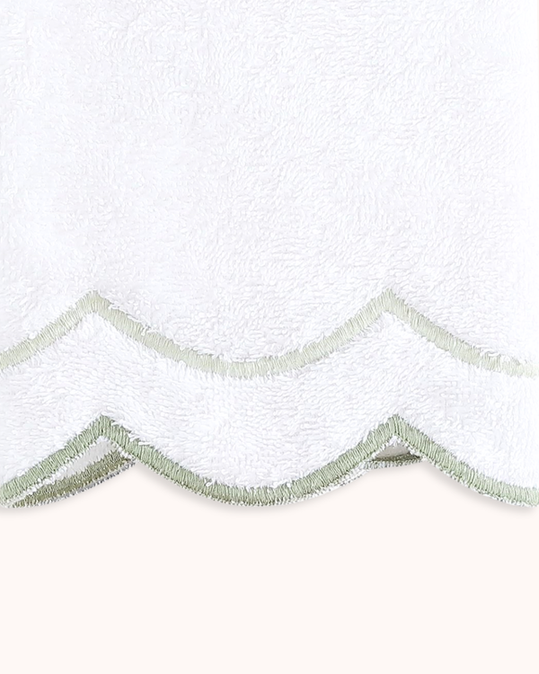 Layered Scallop Hand Towel Set